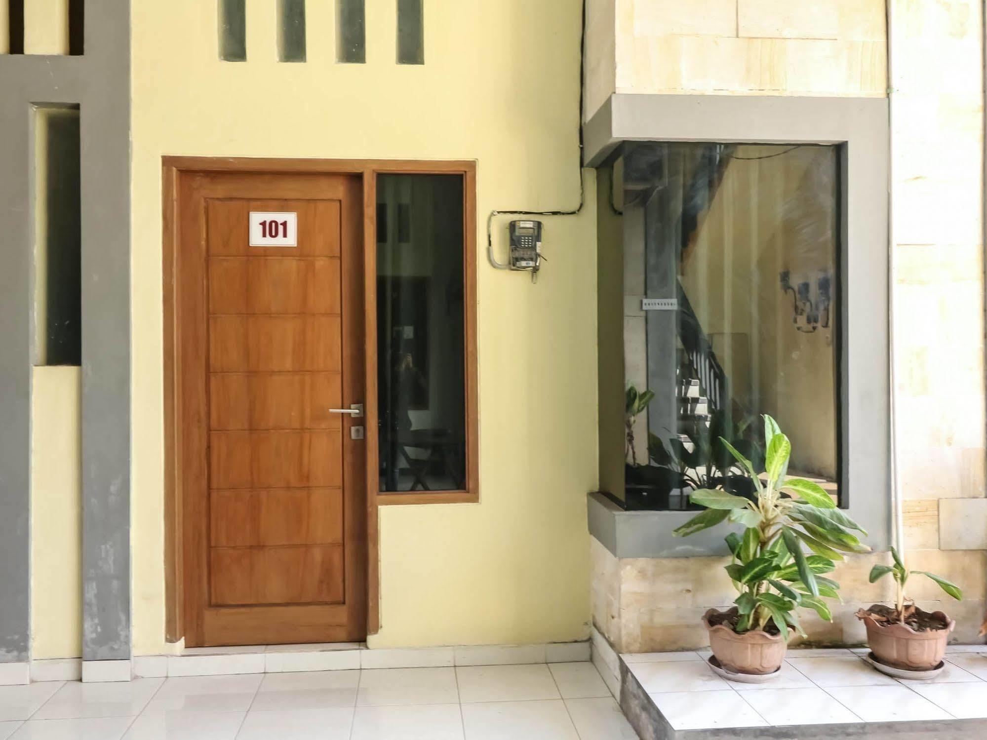 Super Oyo 91495 Hotel Indah Residence Denpasar Exterior foto