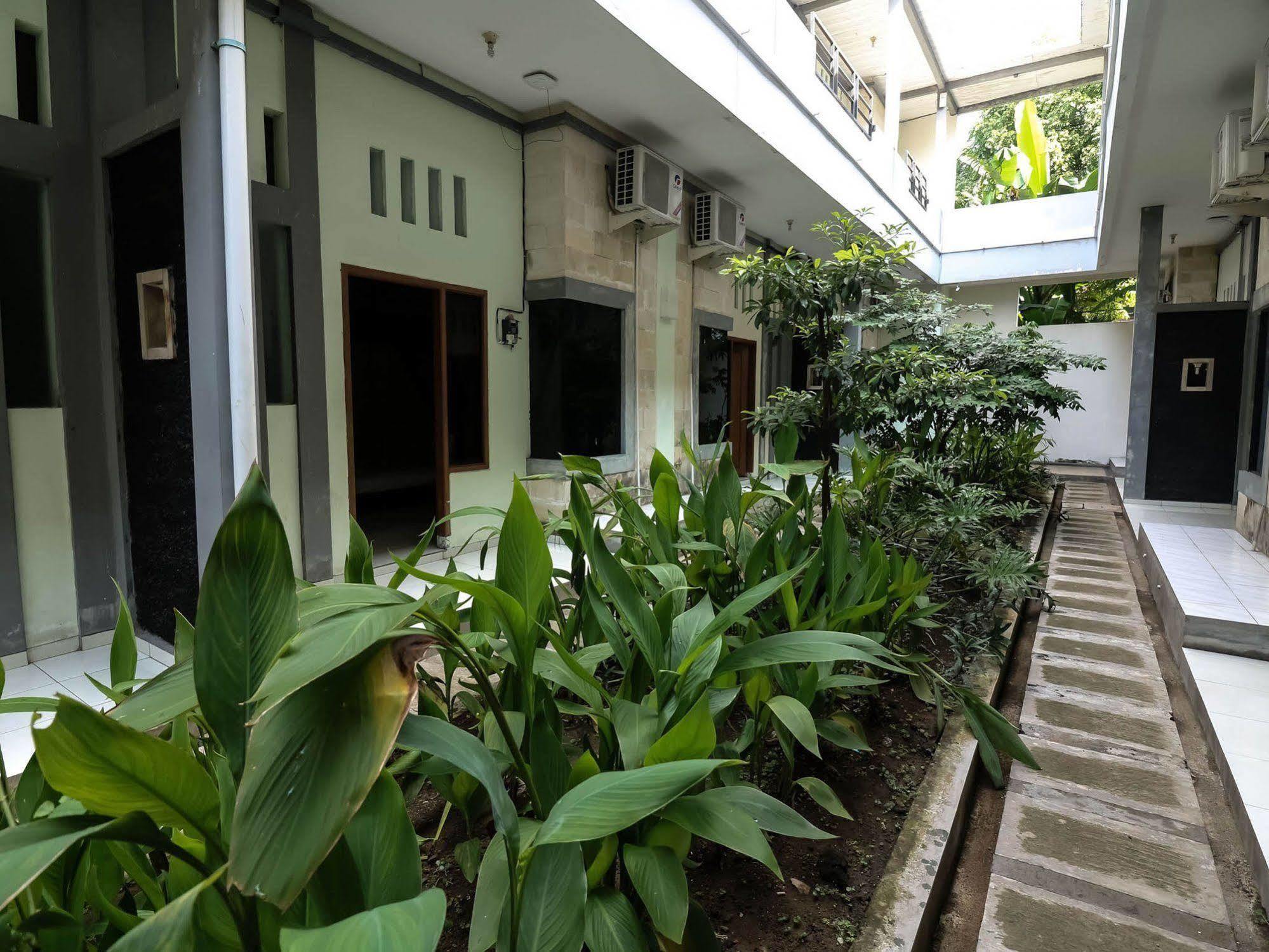 Super Oyo 91495 Hotel Indah Residence Denpasar Exterior foto